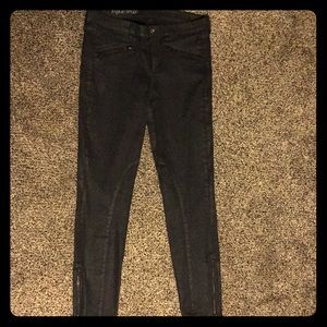 Sexy Madewell black moto ankle zipper jeans.